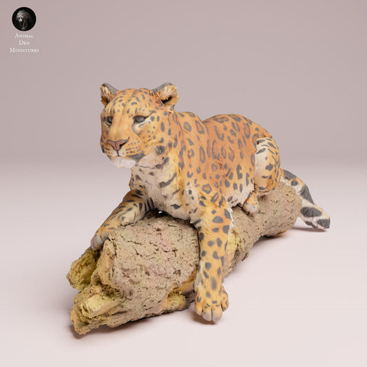 Product photo Animal Figure Diorama, Model Building: 0: Wild Animal Figure: Amur Leopard on Tree – Animal Miniature for Dioramas (Ref 25_07_13)