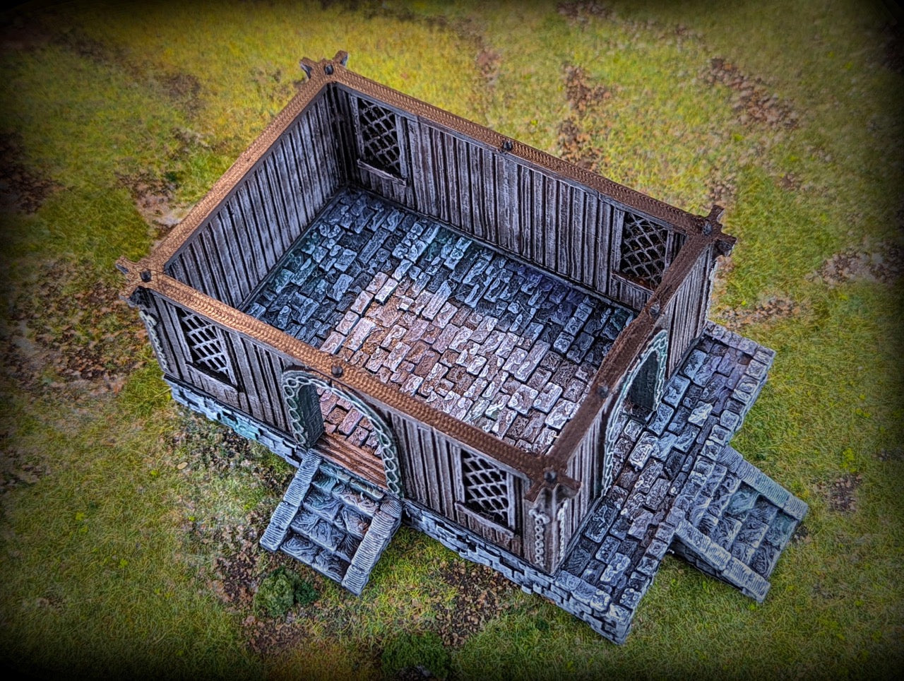 Produktfoto Tabletop 28mm Geländeteile, Häuser, Dekoration und Bits von Creation Conquest (CC) 0: Haus des Kriegers - Kingdom Of Saxonia - Mittelalterliches Dorf der Pferdeherren