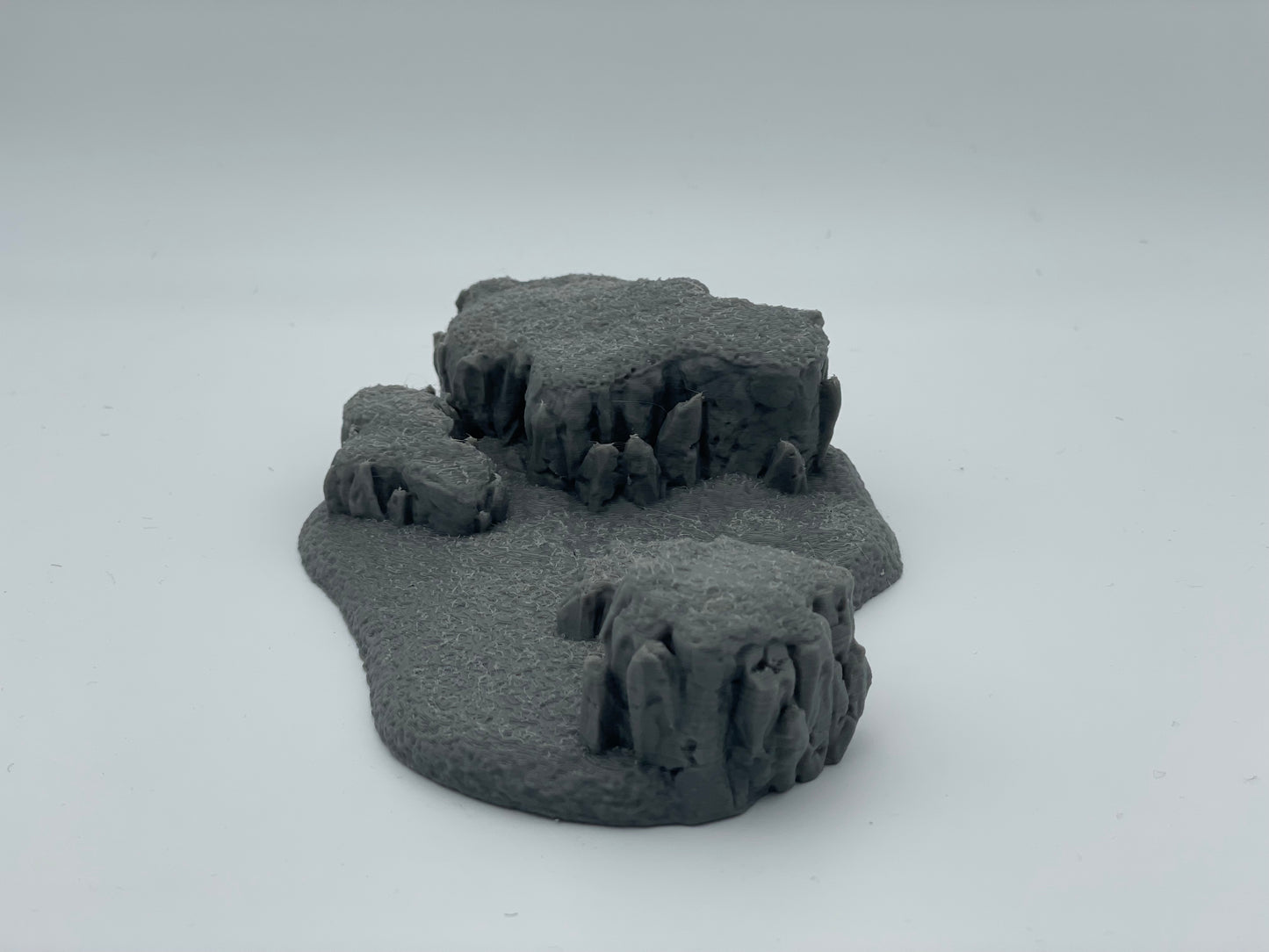 Product photo Tabletop 28mm The Printing Goes Ever On (TPGEO) 0: Hill Terrain Type E - Gentle Rise in Grassland - Rocks