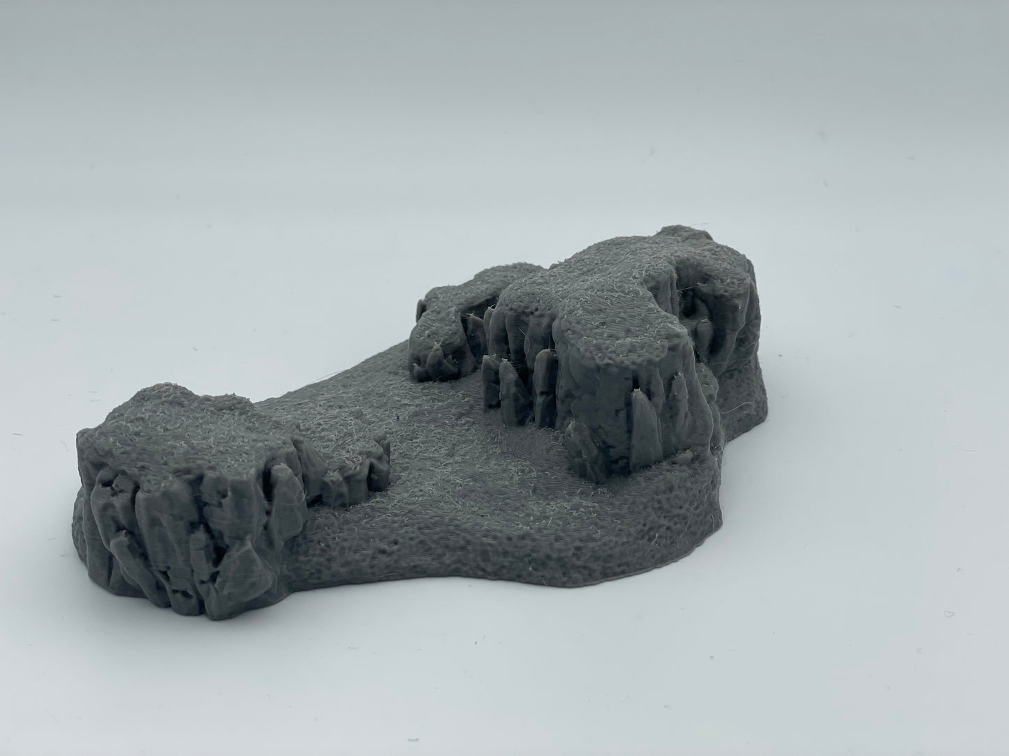 Product photo Tabletop 28mm The Printing Goes Ever On (TPGEO) 0: Hill Terrain Type E - Gentle Rise in Grassland - Rocks