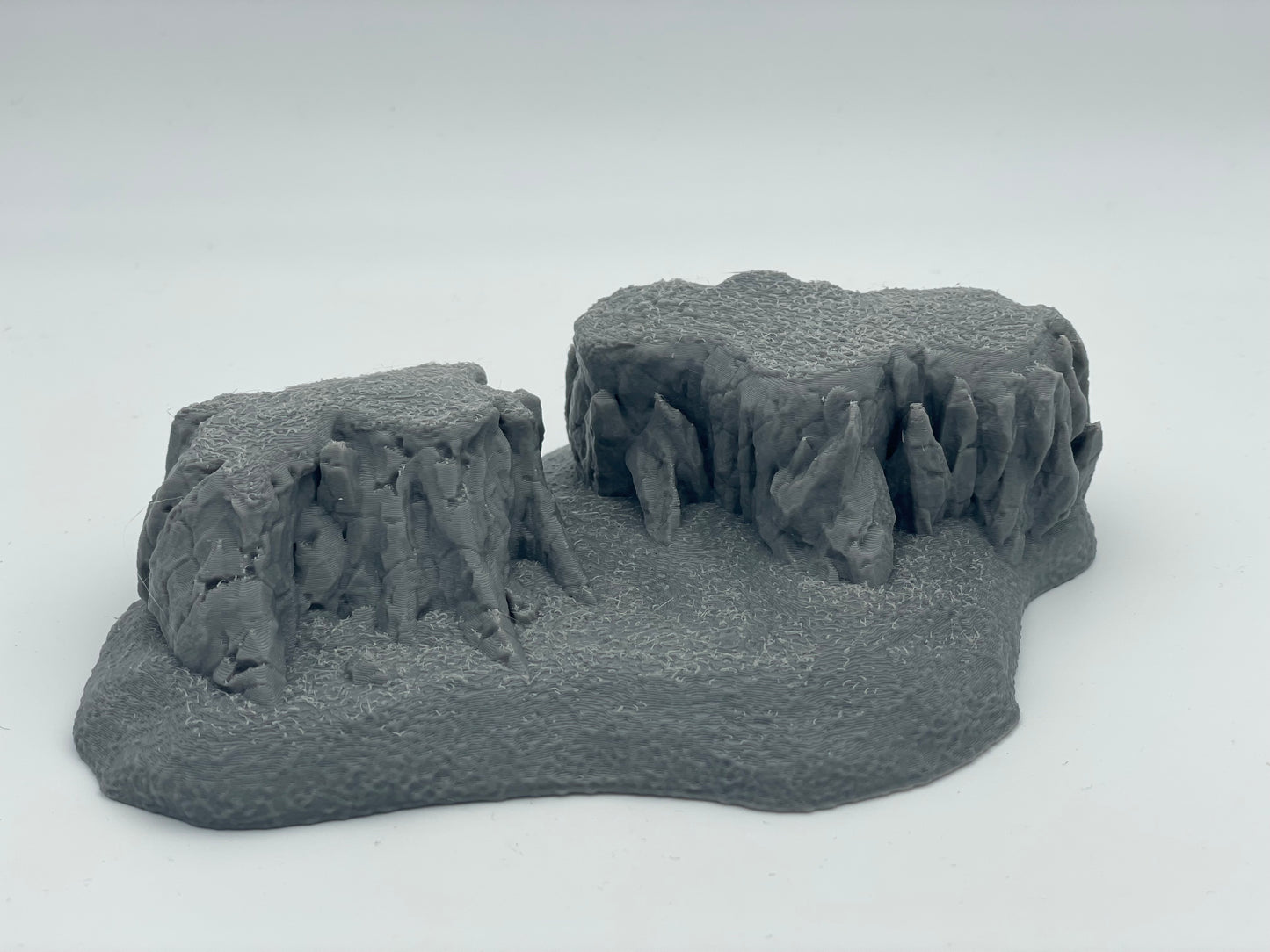 Product photo Tabletop 28mm The Printing Goes Ever On (TPGEO) 0: Hill Terrain Type F - Gentle Rise in Grassland - Rocks