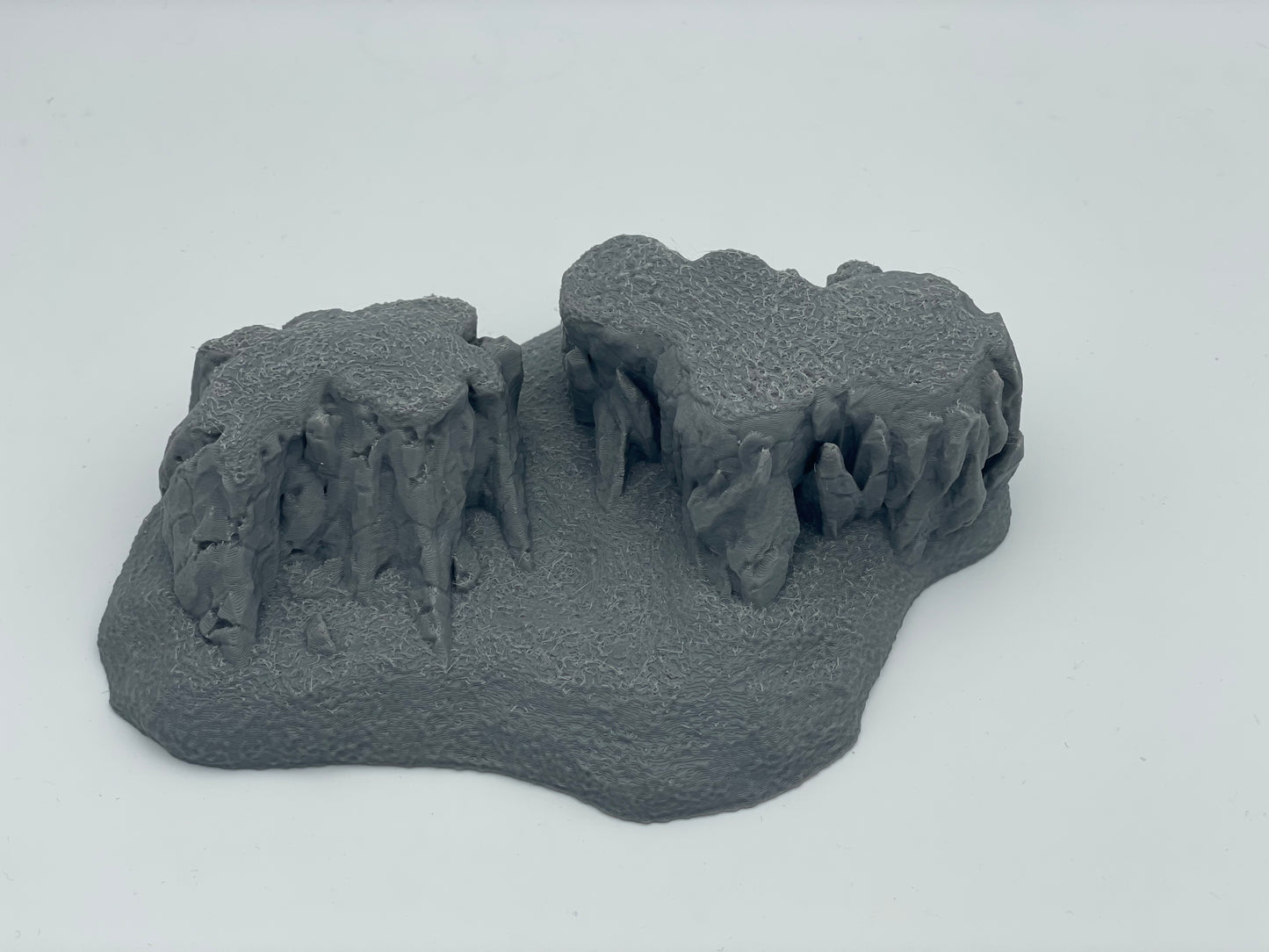 Product photo Tabletop 28mm The Printing Goes Ever On (TPGEO) 0: Hill Terrain Type F - Gentle Rise in Grassland - Rocks