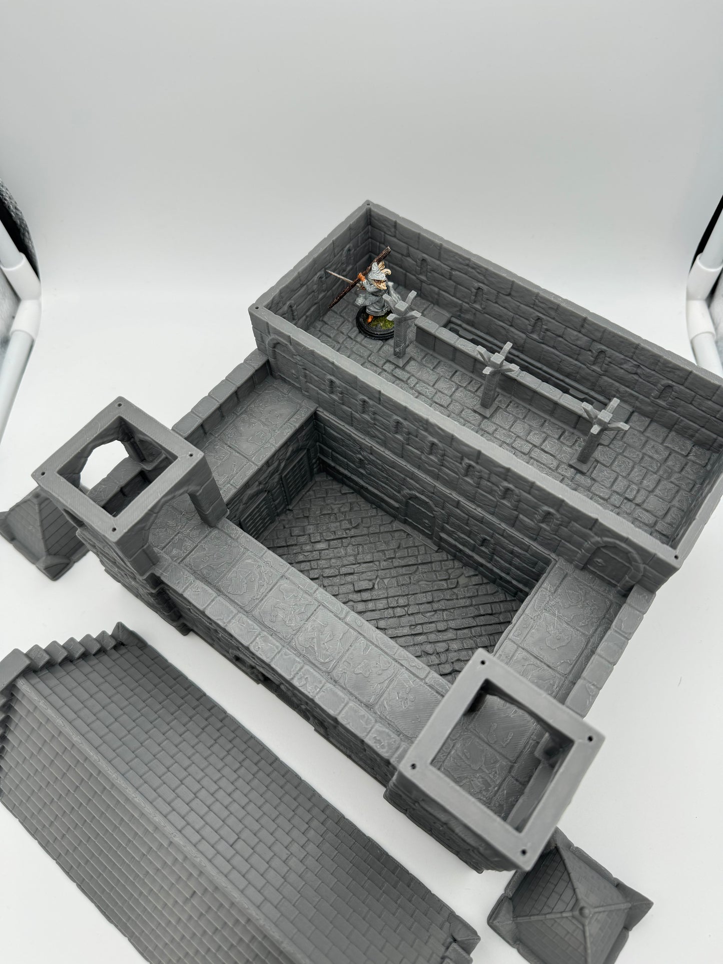 Product photo Tabletop 28mm The Printing Goes Ever On (TPGEO) 0: Ivory City Barracks - Kingdom of Gonthan - Tabletop Terrain
