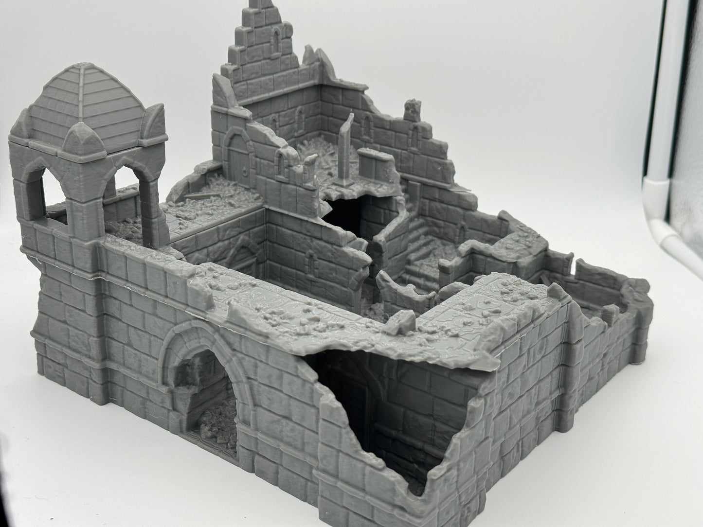 Product photo Tabletop 28mm The Printing Goes Ever On (TPGEO) 0: Barracks Ruins Ivory City - Kingdom of Gonthan - Tabletop Terrain