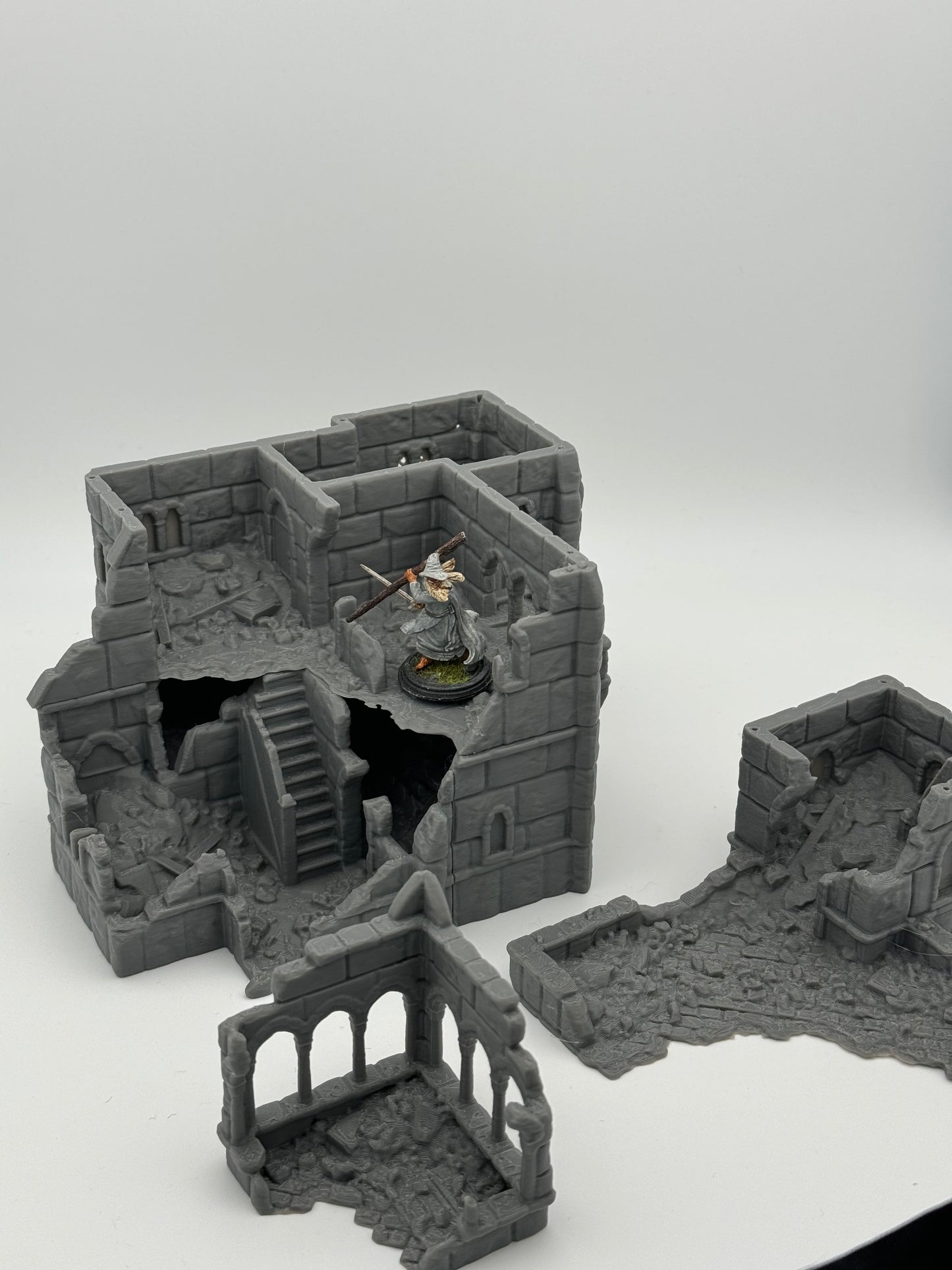 Product photo Tabletop 28mm The Printing Goes Ever On (TPGEO) 0: City Hall Ruins Ivory City - Kingdom of Gonthan Building - Town Hall Tabletop Terrain