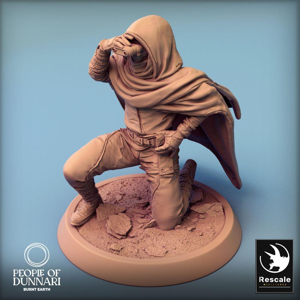 Product photo Tabletop 28mm Lord of the Print (LotP) 0: Fantasy Figure: Desert Scout Sandweaver, Nomad Scout with Monocular, Kneeling Ranger (24_03_C4)