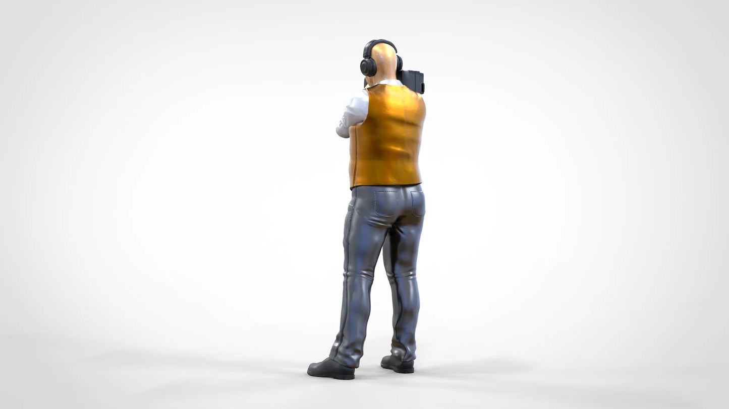 Product photo diorama and model building miniature figure: Reporter team - cameraman with handheld camera