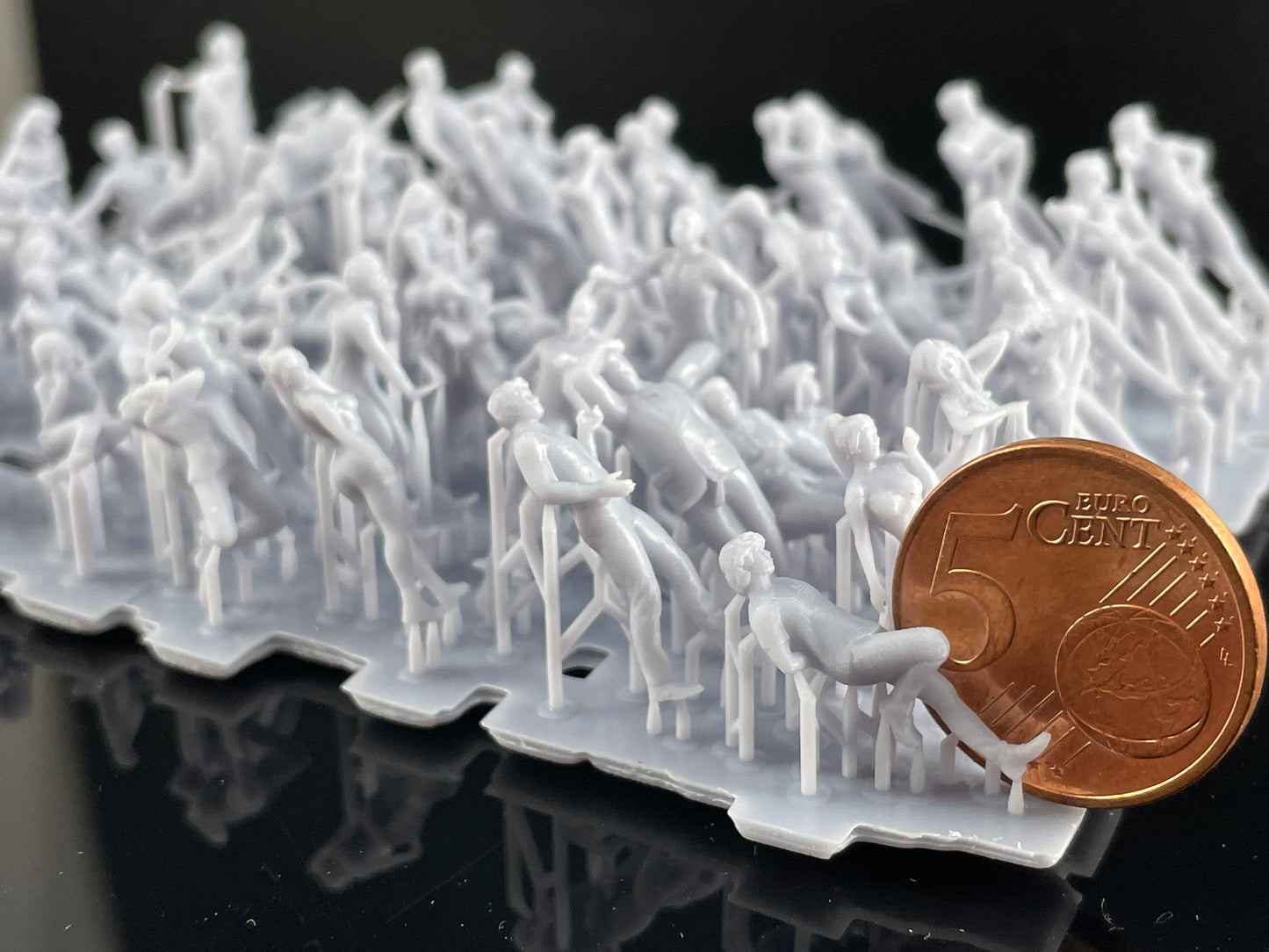Product photo diorama and model building miniature figure: Spectator set, 60 figures 1:87 - H0 / 1:72 - 25mm