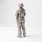 Stehende Figur: Gärtnerin mit Latzhose, Hut & Heckenschere (B004) - Rueckansicht