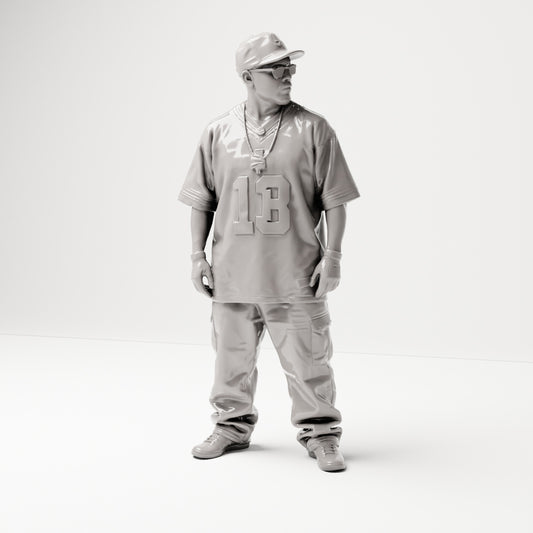Stehende Figur: Hip-Hopper mit Kappe, Sonnenbrille & Sporttrikot 13 (B032) - Vorderansicht