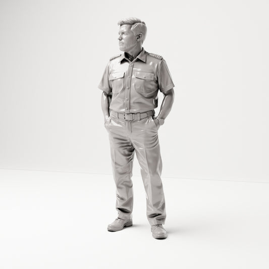 Stehende Figur: Schiffsbesatzungsmitglied in Uniform mit Schulterklappen (B051) - Vorderansicht