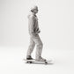 Stehende Figur: Skater mit Kappe, Kapuzenpullover & Skateboard (B054) - rechte Seitenansicht