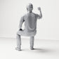 Diorama Modellbau Produktfoto 2: Sitzende Figur: Zuschauer mit erhobener geballter Faust (B066)