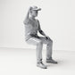 Diorama Modellbau Produktfoto 3: Sitzende Figur: Zuschauer mit erhobener geballter Faust (B066)