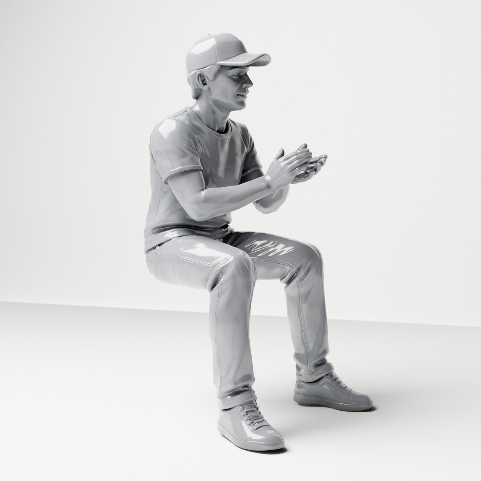 Diorama Modellbau Produktfoto 3: Sitzende Figur: Männlicher Zuschauer mit Kappe und zusammengeführten Händen (B068)