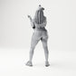 Diorama Modellbau Produktfoto 2: Stehende Figur: Frau mit Zöpfen, kurzem Oberteil, Shorts & Turnschuhen (B075)