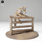 Produktfoto Tier Figur Diorama, Modellbau: 0: Wildtier Figur: springender Kojote über Zaun (Ref 24_11_07)