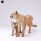 Produktfoto Tier Figur Diorama, Modellbau: 0: Wildtier Figur: Berglöwe mit Jungtier (Ref 25_01_04)
