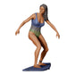 Produktfoto Diorama und Modellbau Miniatur Figur: Wellenreiterin: Surferin auf Surfbrett am Meer