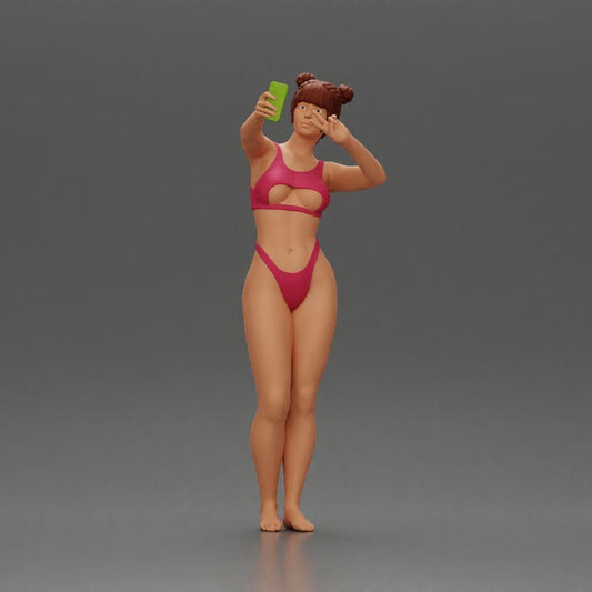 Diorama model building product photo 0: Diorama miniature: Woman in bikini taking selfie on the beach, standing figure (Ref No. A69)