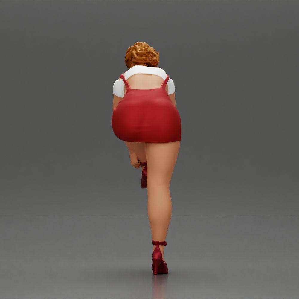 Diorama model building product photo 2: Diorama figure: miniature figure - woman putting on red high heel, standing pose for diorama (Ref No. A112)