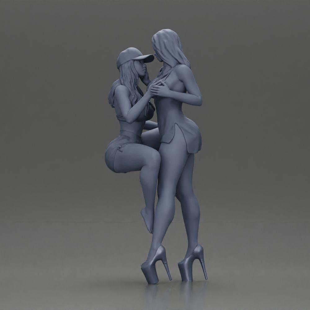 Diorama model building product photo 6: miniature diorama: 2 figures - cap, top & shorts; short dress with platforms (Ref No. A135)