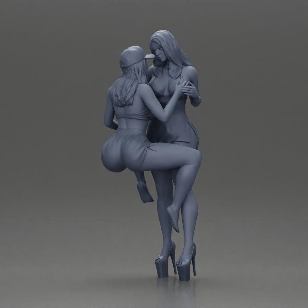 Diorama model building product photo 7: miniature diorama: 2 figures - cap, top & shorts; short dress with platforms (Ref No. A135)