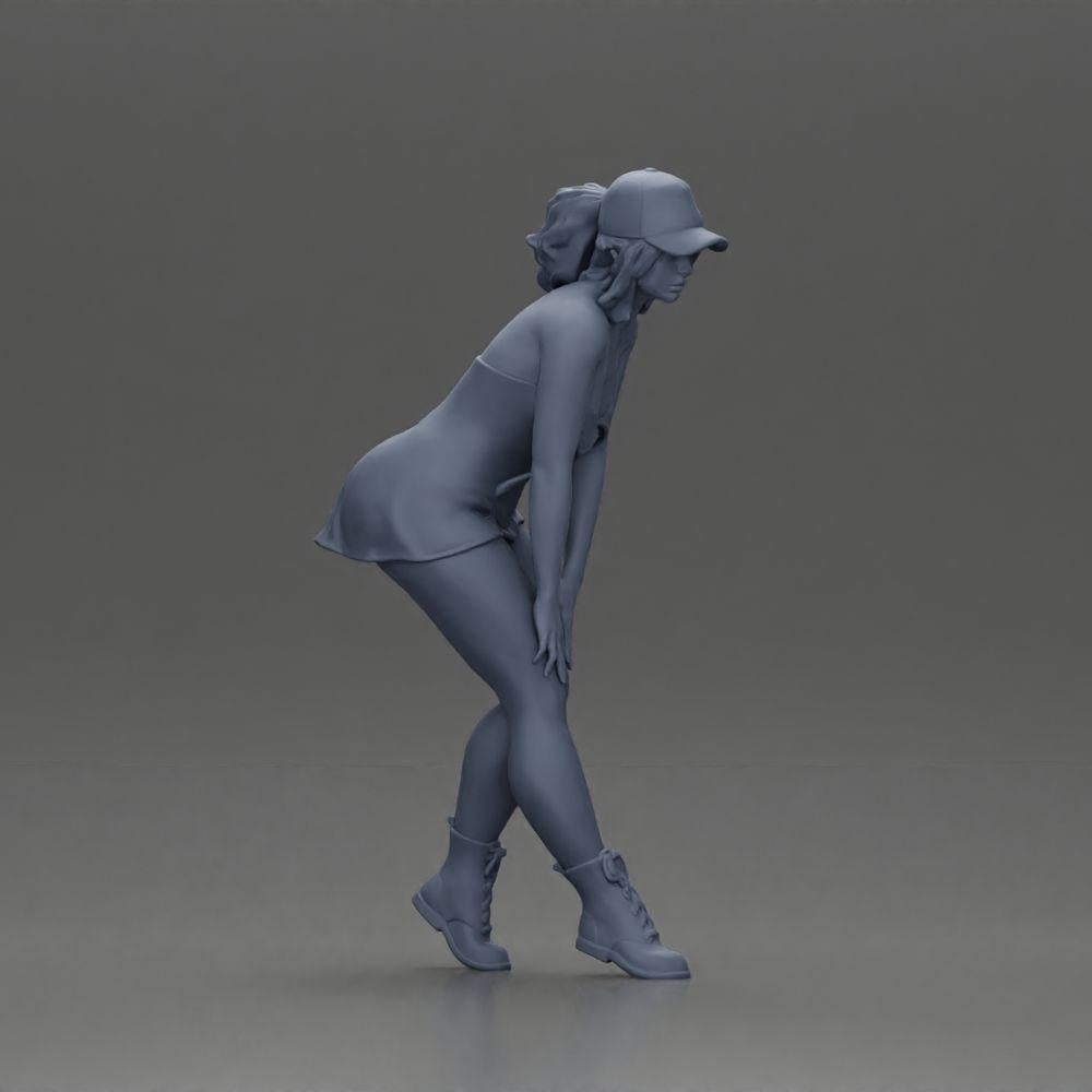 Diorama model building product photo 8: Diorama miniature: bent woman with cap, short top, tight pants & boots (Ref No. A113)