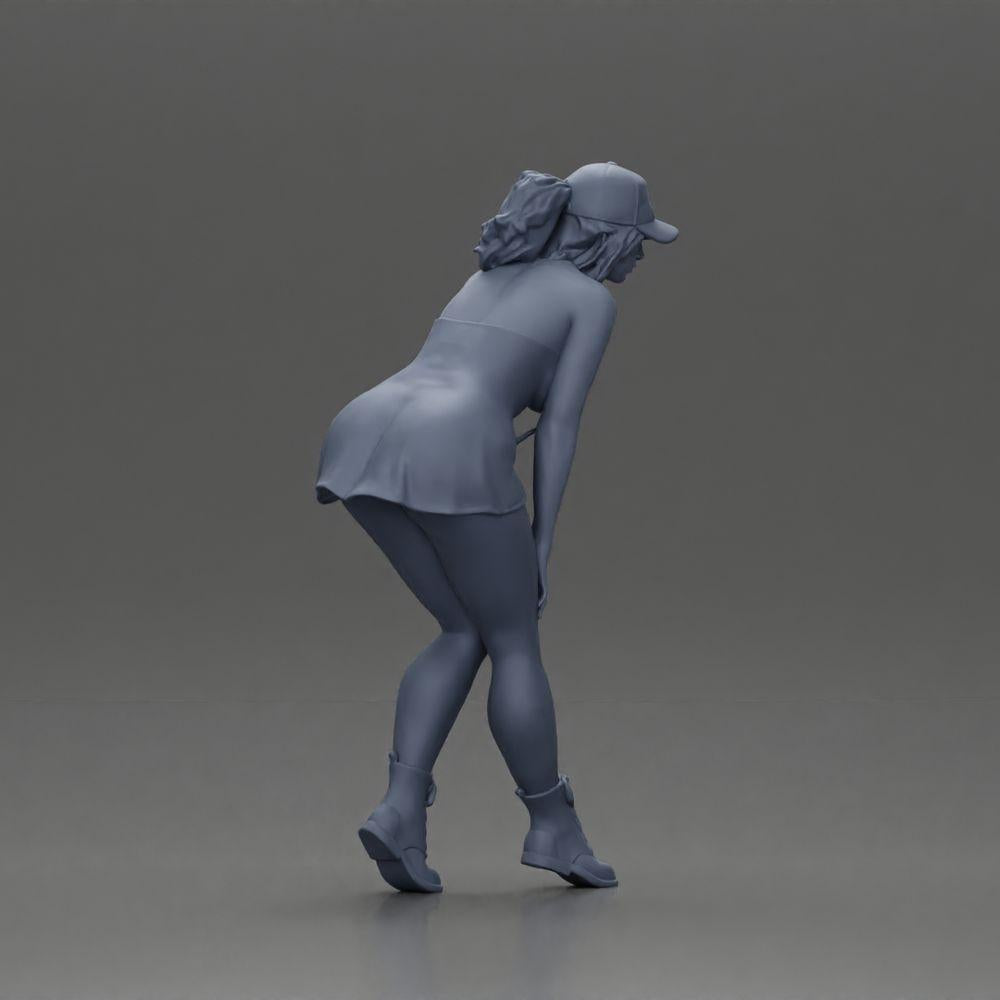 Diorama model building product photo 9: Diorama miniature: bent woman with cap, short top, tight pants & boots (Ref No. A113)