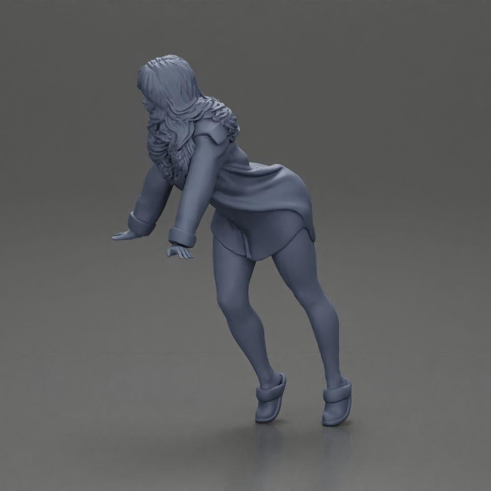Diorama model building product photo 10: Diorama miniature: Woman in long shirt, dynamic forward pose on tiptoes (Ref No. A121)