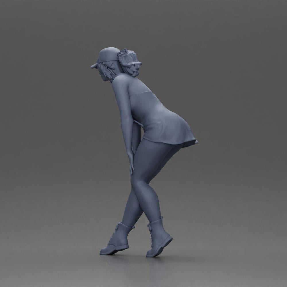 Diorama model building product photo 11: Diorama miniature: bent woman with cap, short top, tight pants & boots (Ref No. A113)