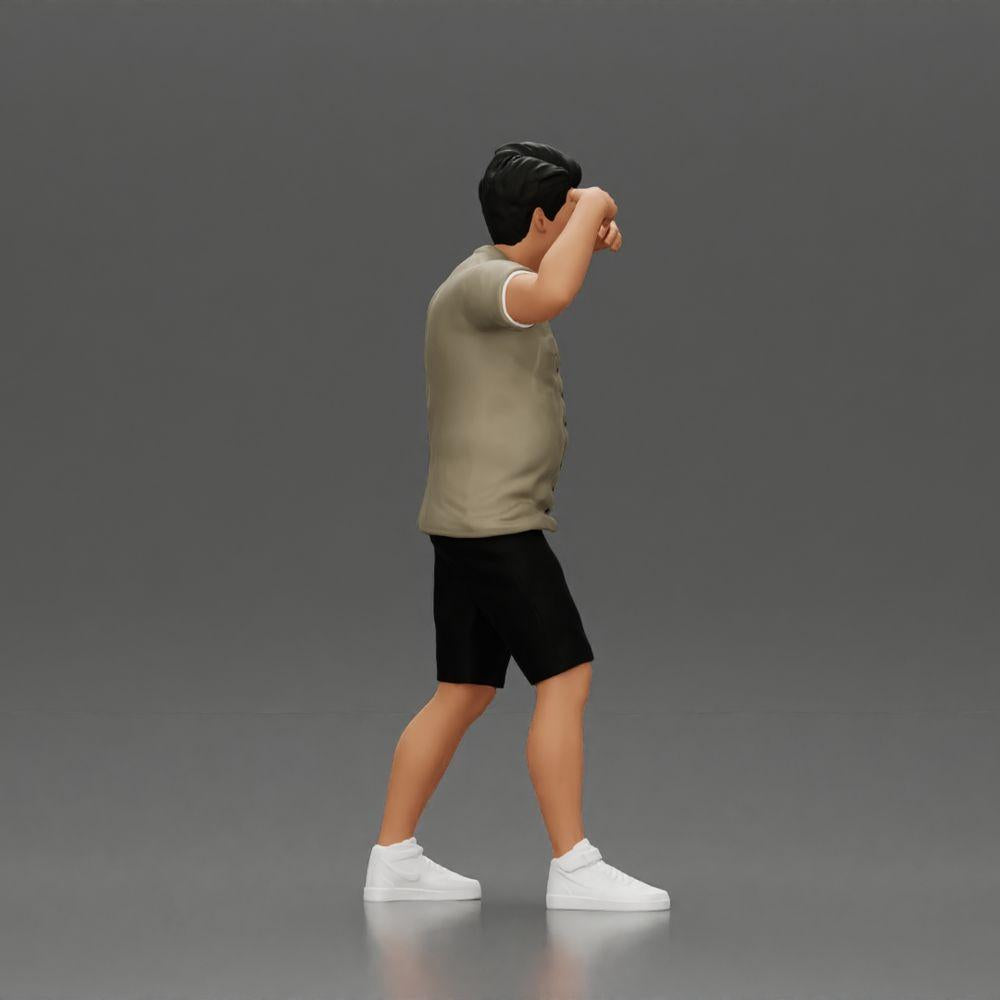 Diorama model building product photo 2: Diorama miniature: Man in shirt and shorts carrying woman on shoulders (Ref No. A81)