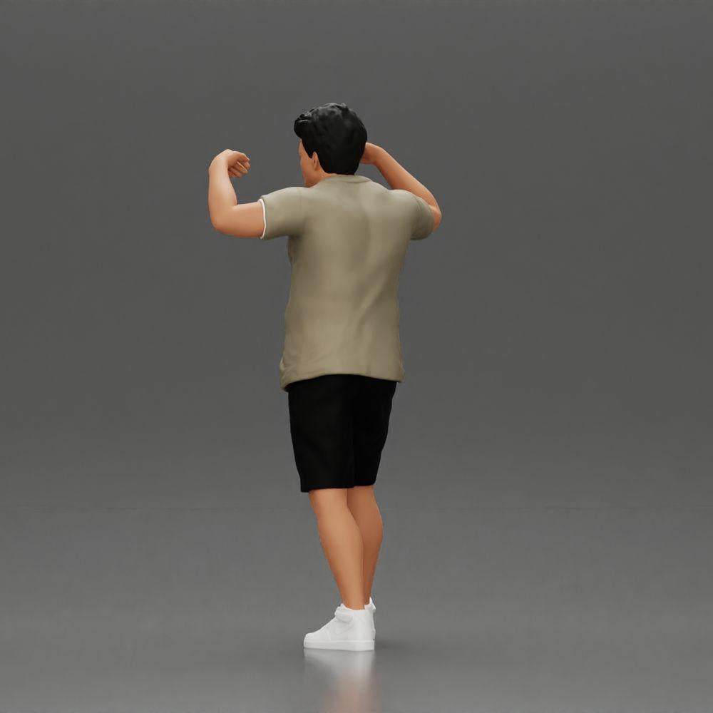 Diorama model building product photo 4: Diorama miniature: Man in shirt and shorts carrying woman on shoulders (Ref No. A81)