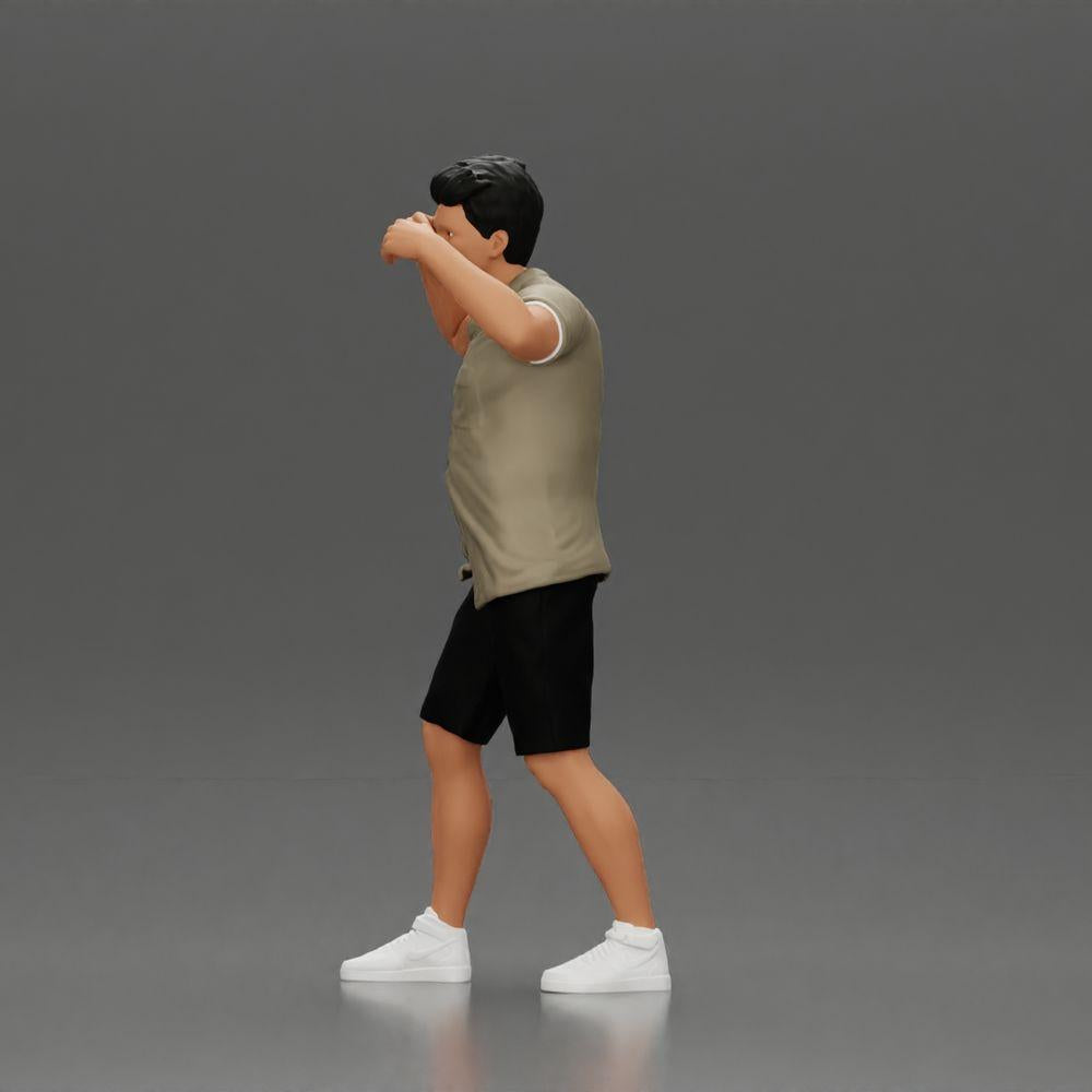 Diorama model building product photo 5: Diorama miniature: Man in shirt and shorts carrying woman on shoulders (Ref No. A81)