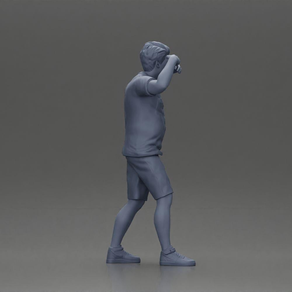 Diorama model building product photo 8: Diorama miniature: Man in shirt and shorts carrying woman on shoulders (Ref No. A81)