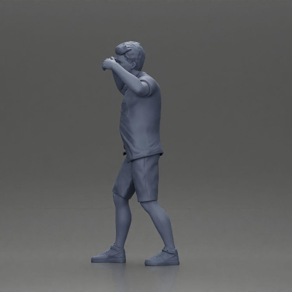 Diorama model building product photo 11: Diorama miniature: Man in shirt and shorts carries woman on shoulders (Ref No. A81)