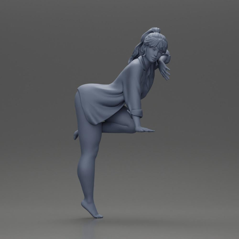 Diorama model building product photo 6: Diorama miniature: Female figure in long shirt and bikini, leaning on table (Ref No. A52)