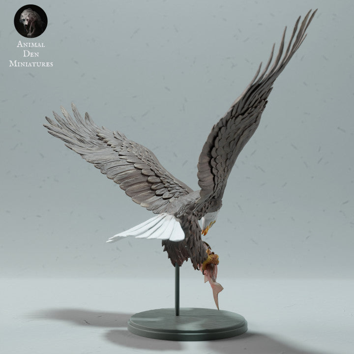 Product photo animal figure Animal Den Miniatures 1: Wild animal figure: Bald eagle eating a salmon (23_01_14)