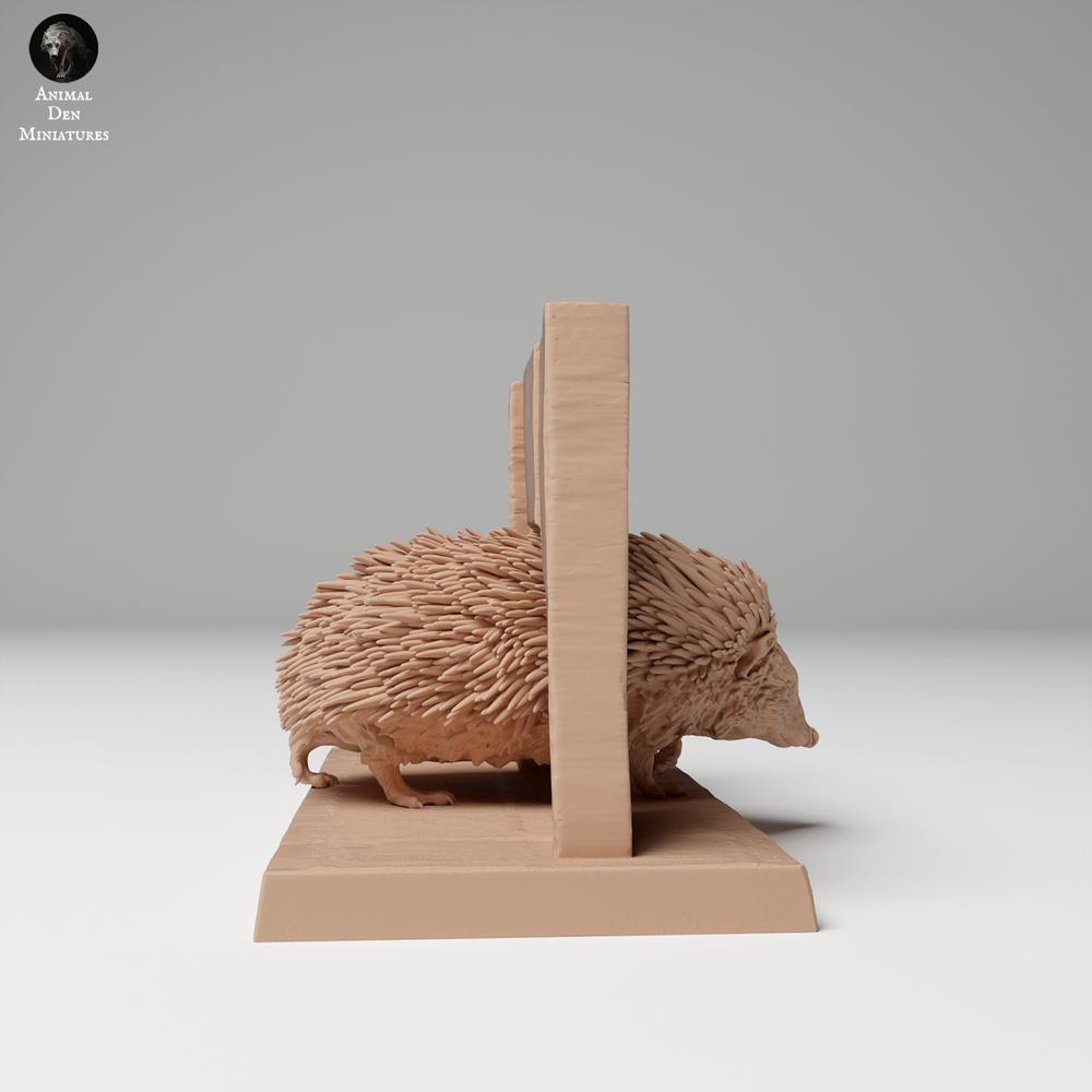 Product photo 2: Wildlife animal figure: European hedgehog - crossing a fence (24_11_06)