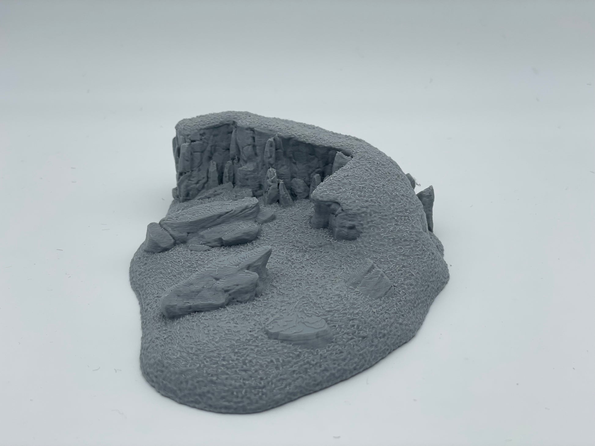 Product photo Tabletop 28mm The Printing Goes Ever On (TPGEO) 0: Hill Terrain Type D - Gentle Rise in Grassland - Rocks