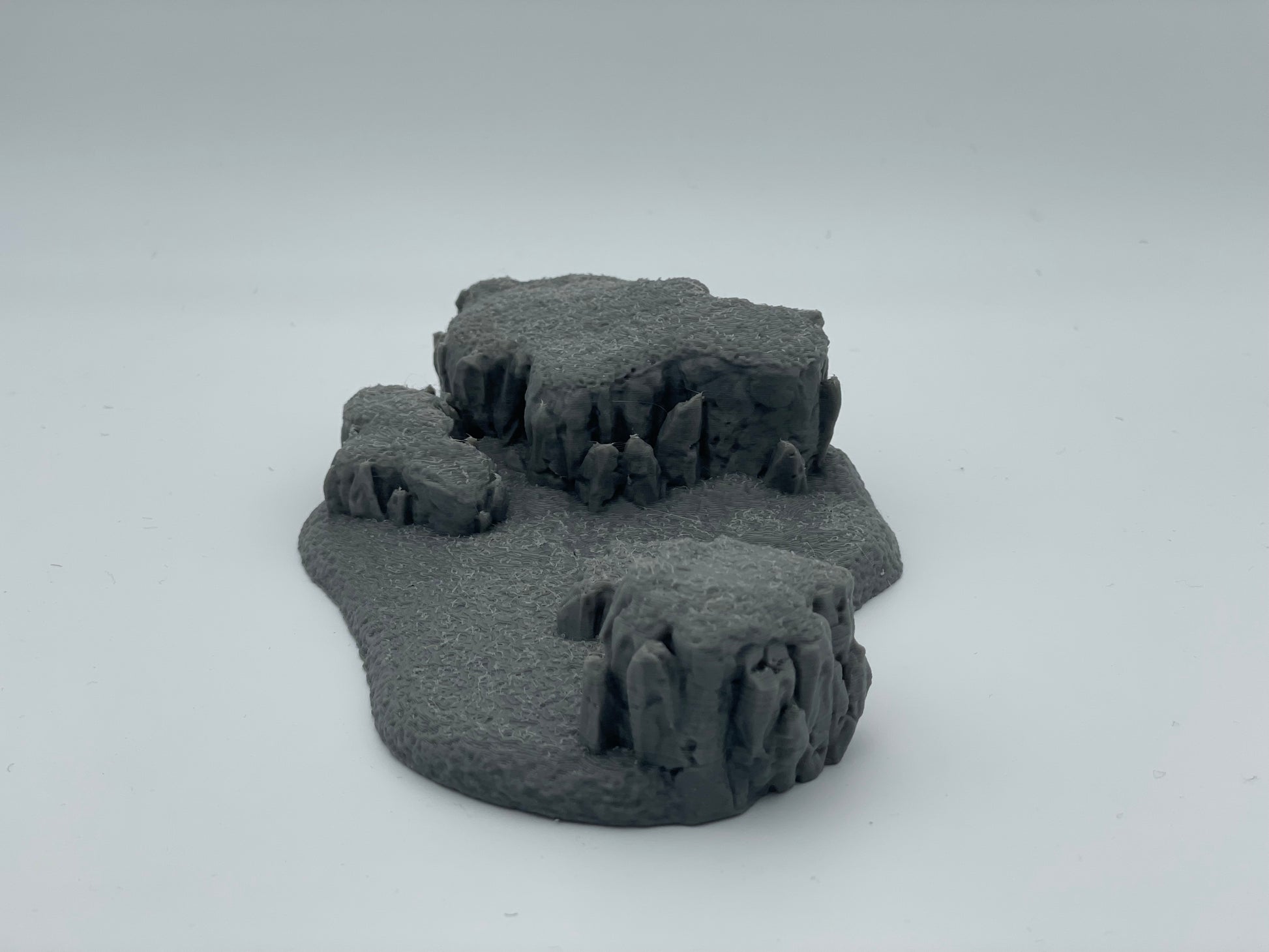 Product photo Tabletop 28mm The Printing Goes Ever On (TPGEO) 0: Hill Terrain Type E - Gentle Rise in Grassland - Rocks
