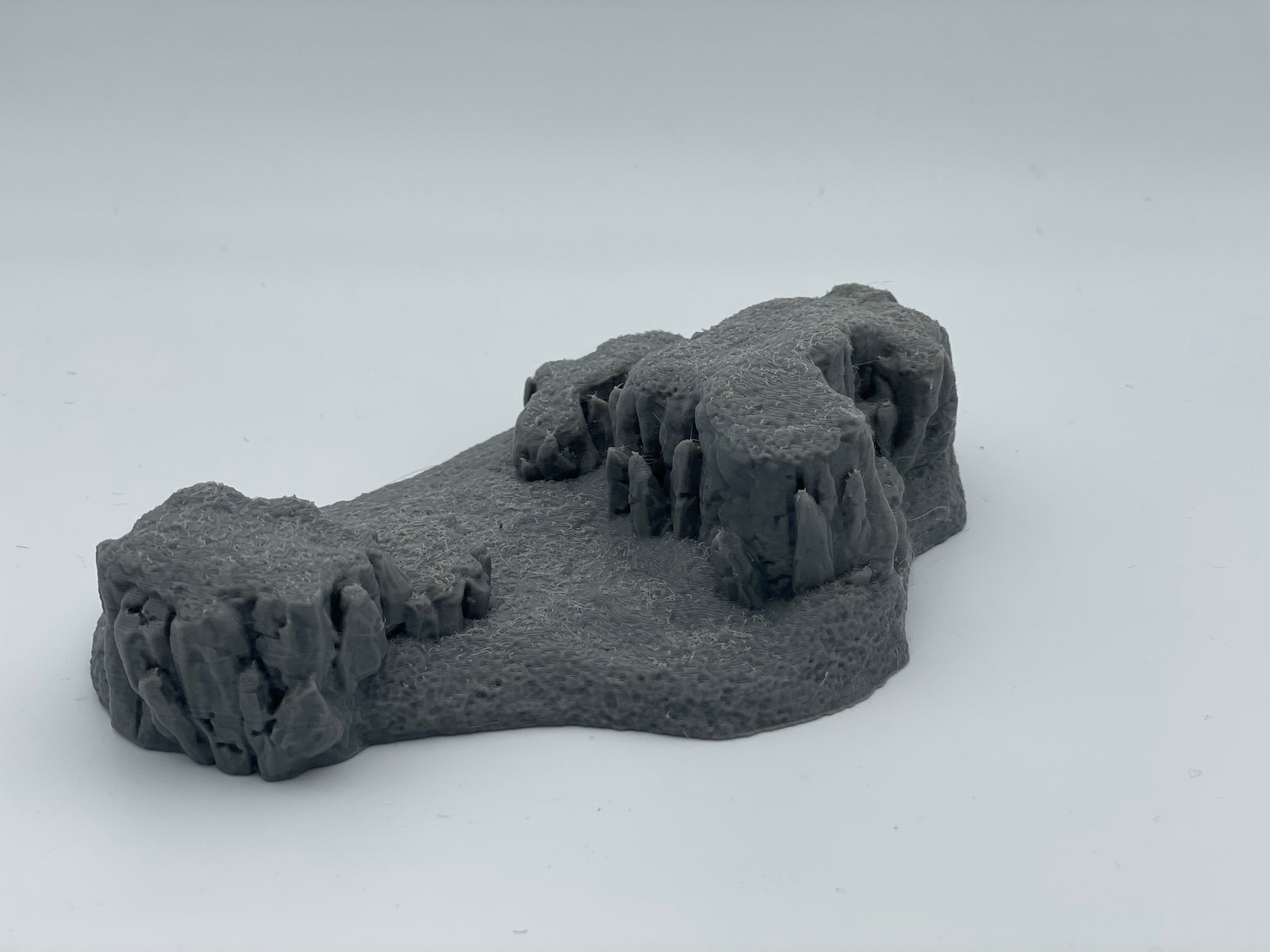 Product photo Tabletop 28mm The Printing Goes Ever On (TPGEO) 0: Hill Terrain Type E - Gentle Rise in Grassland - Rocks
