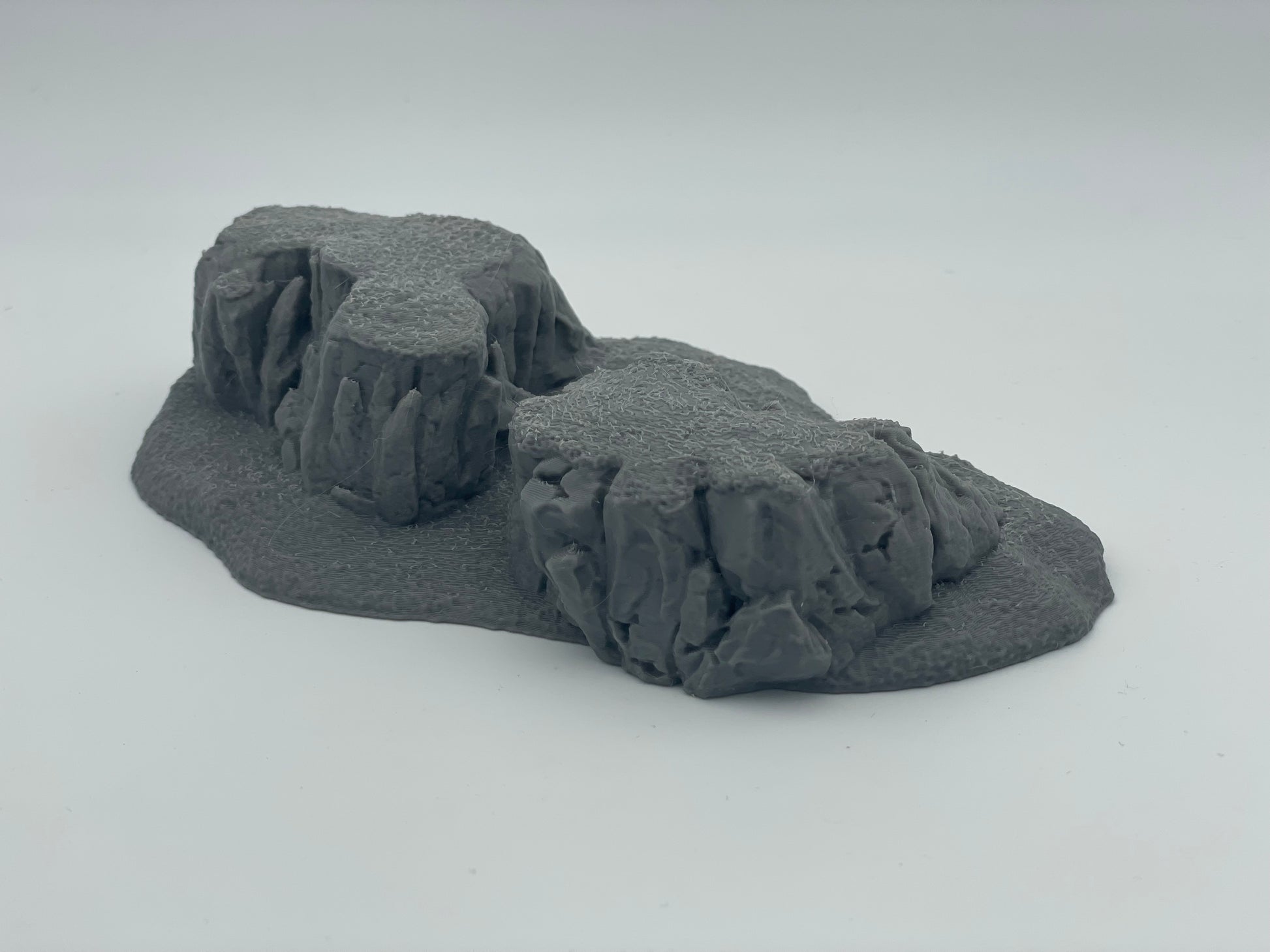 Product photo Tabletop 28mm The Printing Goes Ever On (TPGEO) 0: Hill Terrain Type F - Gentle Rise in Grassland - Rocks