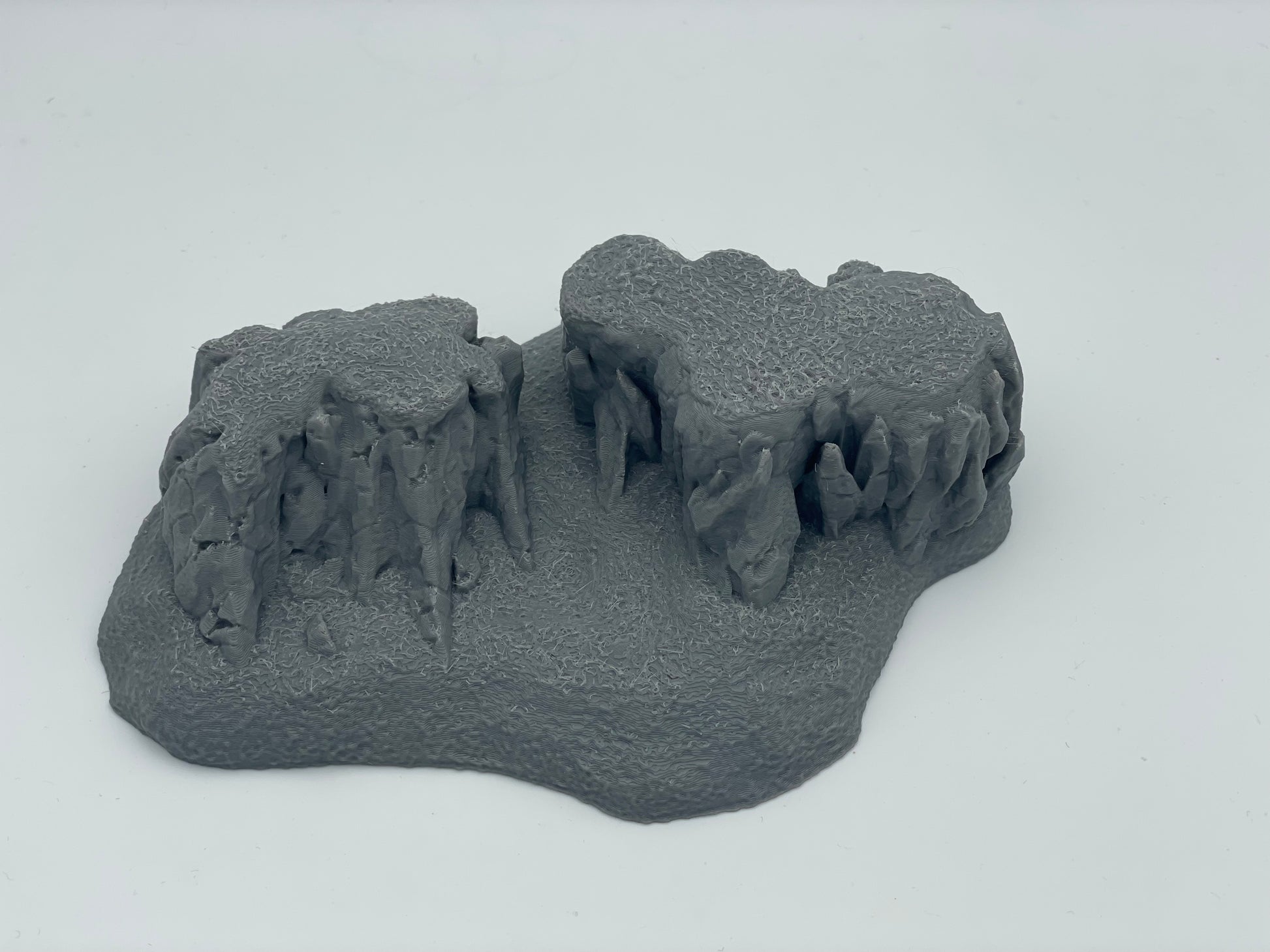 Product photo Tabletop 28mm The Printing Goes Ever On (TPGEO) 0: Hill Terrain Type F - Gentle Rise in Grassland - Rocks