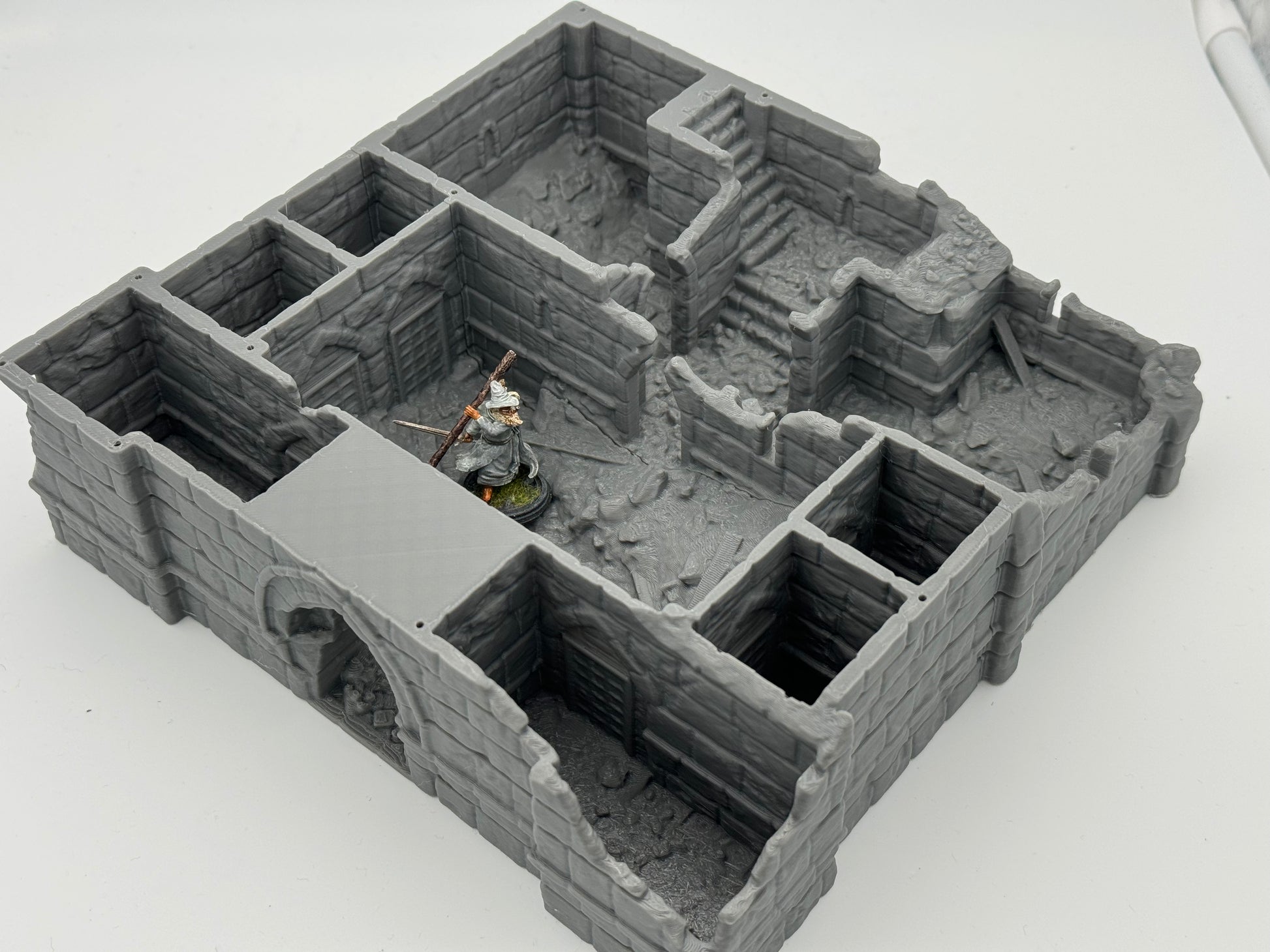 Product photo Tabletop 28mm The Printing Goes Ever On (TPGEO) 0: Barracks Ruins Ivory City - Kingdom of Gonthan - Tabletop Terrain