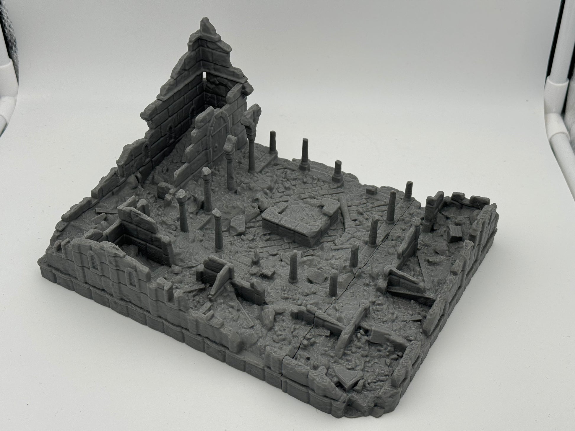 Product photo Tabletop 28mm The Printing Goes Ever On (TPGEO) 0: Hospital Ruins Ivory City - Kingdom of Gonthan - Tabletop Terrain
