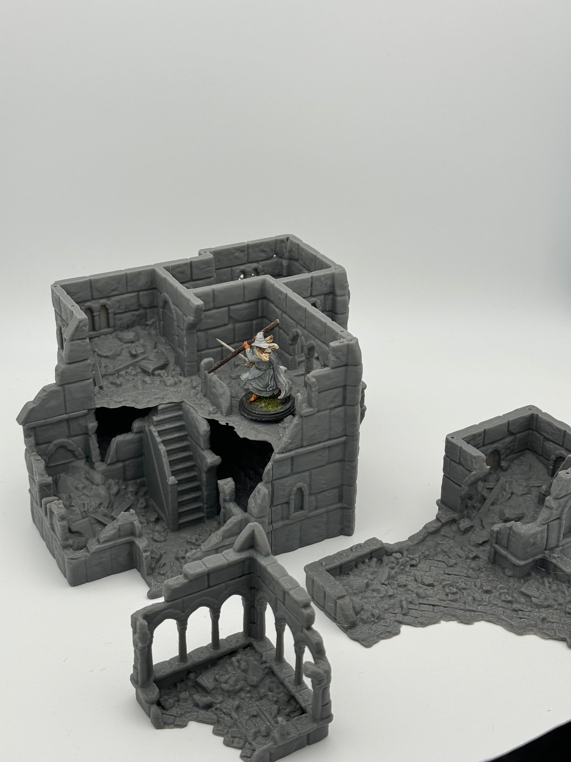 Product photo Tabletop 28mm The Printing Goes Ever On (TPGEO) 0: City Hall Ruins Ivory City - Kingdom of Gonthan Building - Town Hall Tabletop Terrain