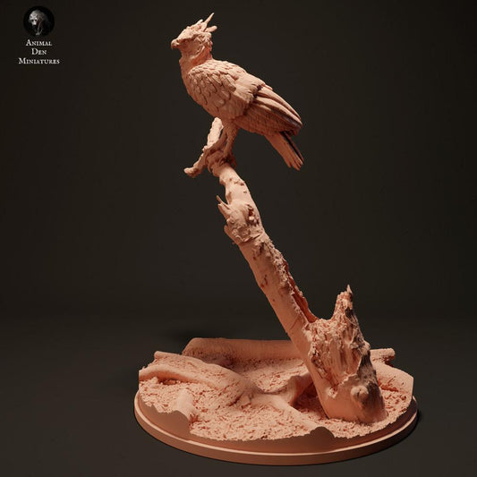 Product photo animal figure Animal Den Miniatures 0: bird of prey animal figure: harpy - perched on a branch (23_06_01)