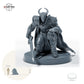 Bahamut-Ritter mit Schwert – A: Größenvergleich, ca. 32 mm Gesamthöhe inklusive Base und höchstem Teil, mit 32-mm-Referenzfigur.