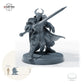 Bahamut-Ritter mit Schwert – D: Größenvergleich, ca. 38 mm Gesamthöhe inklusive Base und höchstem Teil, mit 32-mm-Referenzfigur.